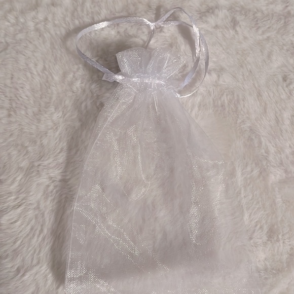 MAC POWDER KISS LIPSTICK 926 DUBONNET BUZZ NWB SZ 0.1 OZ FREE ORGANZA BAG - Picture 7 of 8